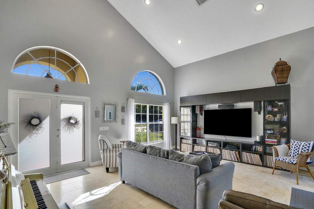 4 Bedroom Single Family Home/House's Image 3