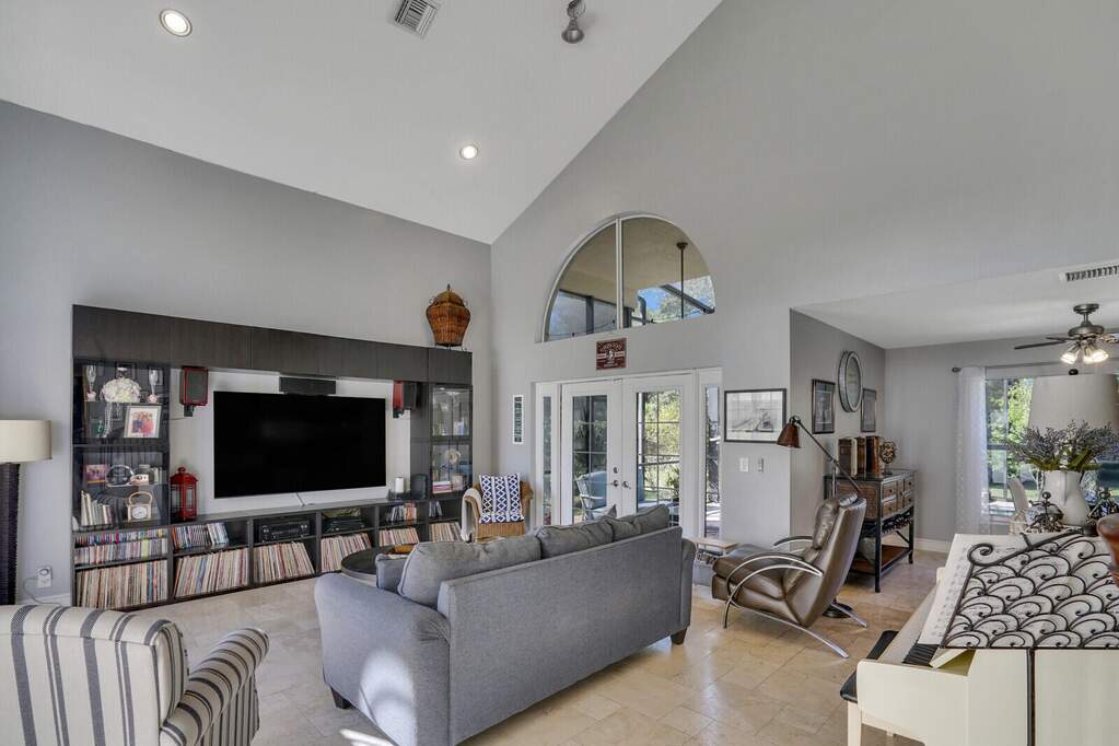 4 Bedroom Single Family Home/House's Image 5