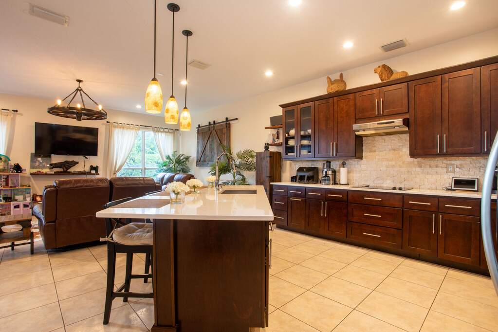 5 Bedroom Single Family Home/House's Image 12