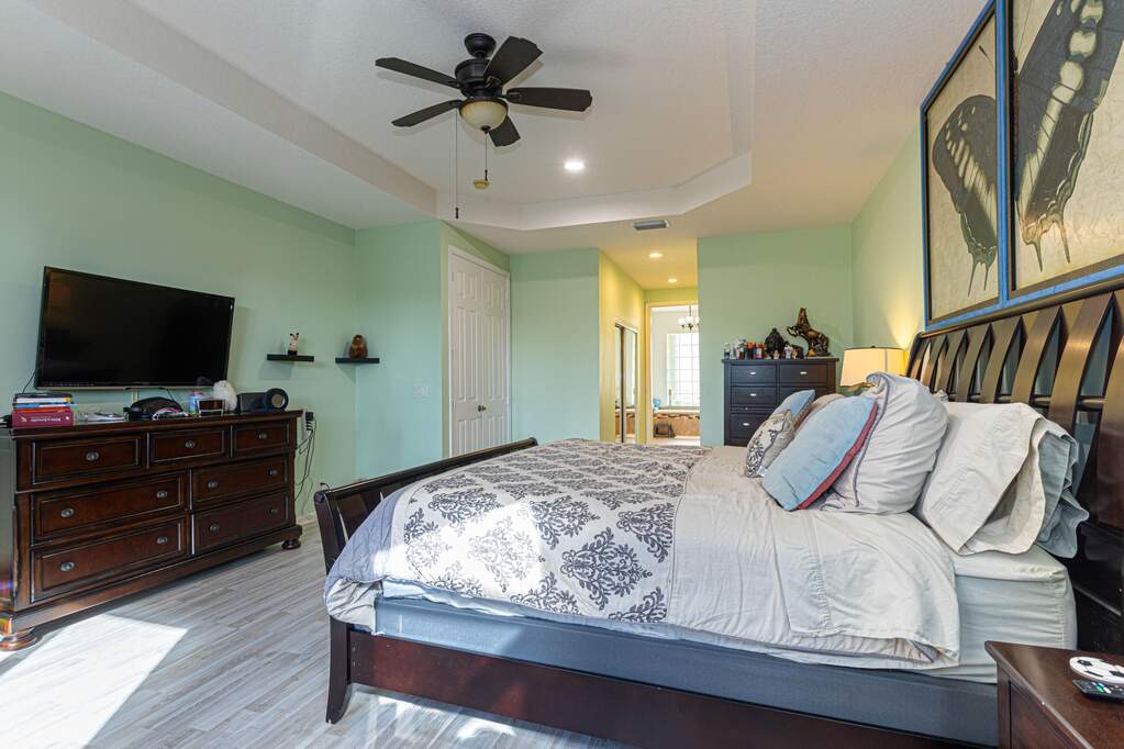 5 Bedroom Single Family Home/House's Image 17