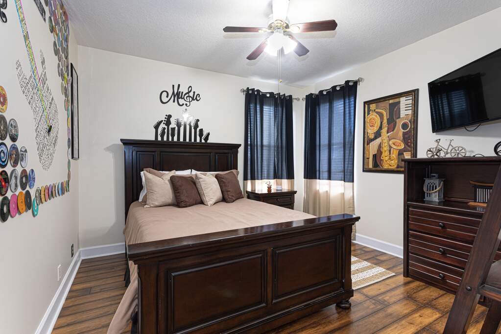 5 Bedroom Single Family Home/House's Image 32