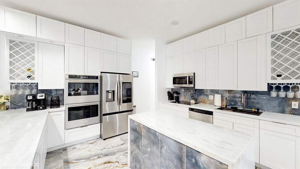6 Bedroom Single Family Home/House's Image 8