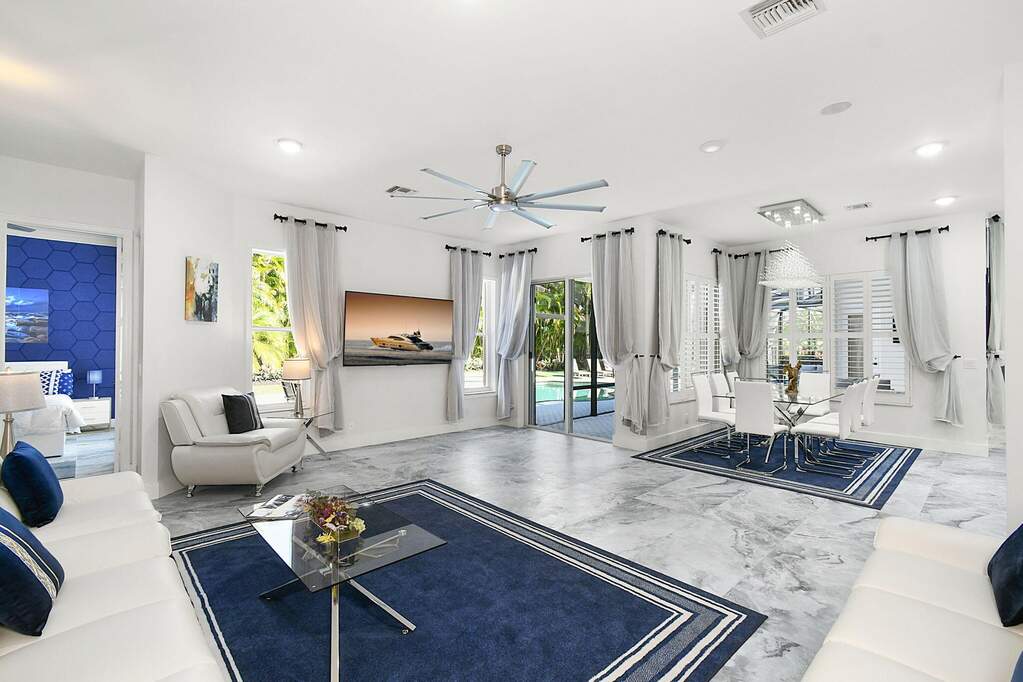 6 Bedroom Single Family Home/House's Image 10
