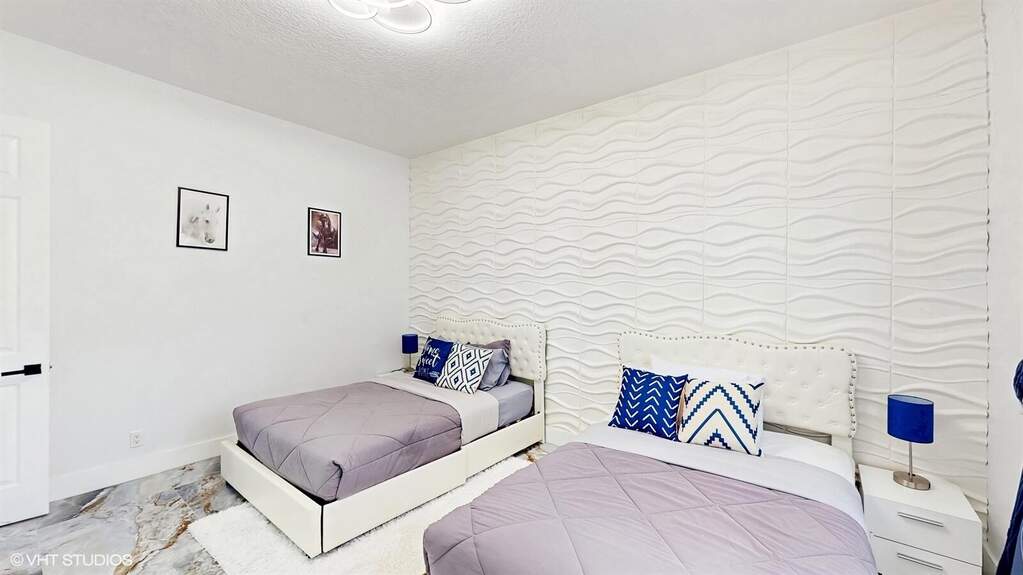 6 Bedroom Single Family Home/House's Image 15
