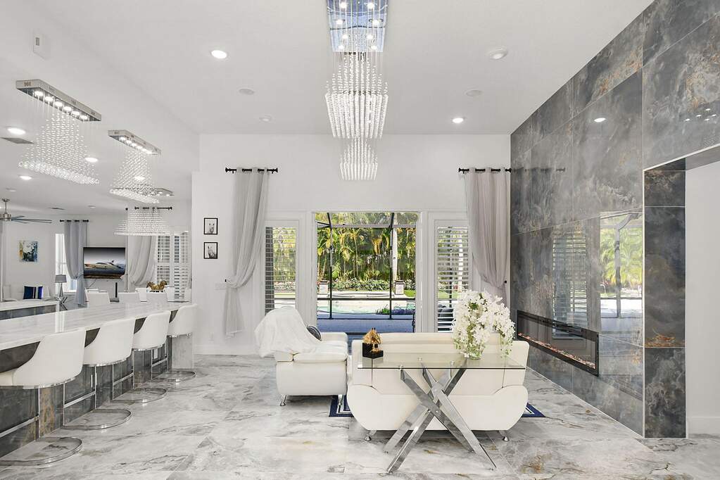 6 Bedroom Single Family Home/House's Image 21