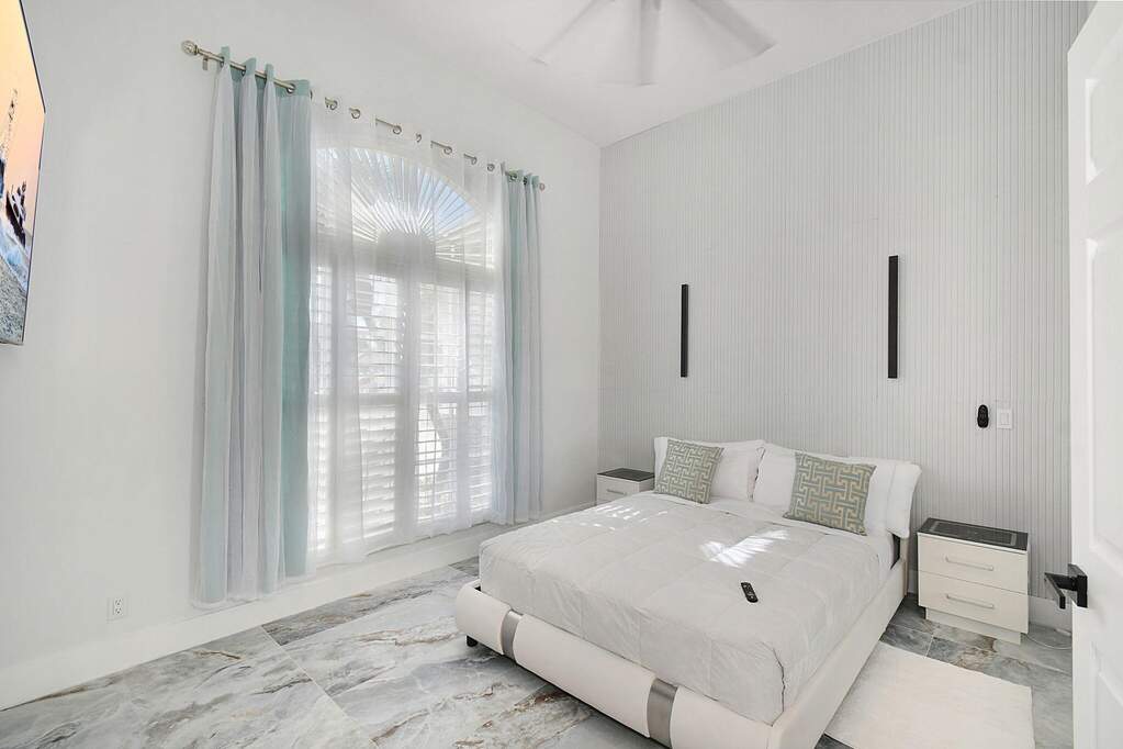6 Bedroom Single Family Home/House's Image 22