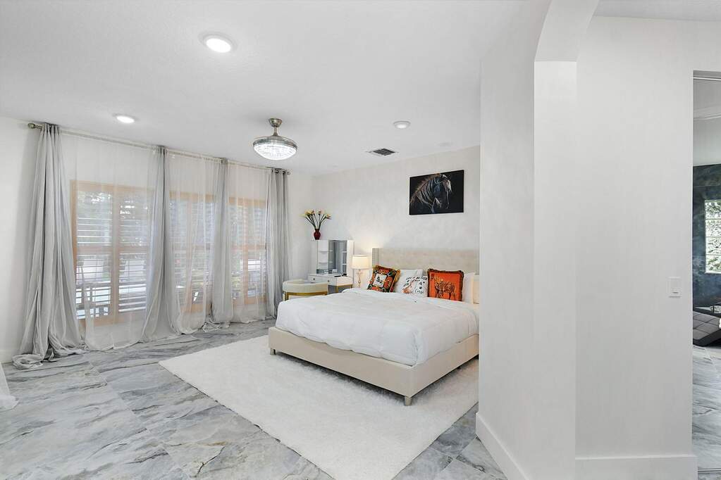 6 Bedroom Single Family Home/House's Image 24