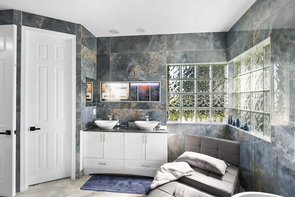 6 Bedroom Single Family Home/House's Image 26