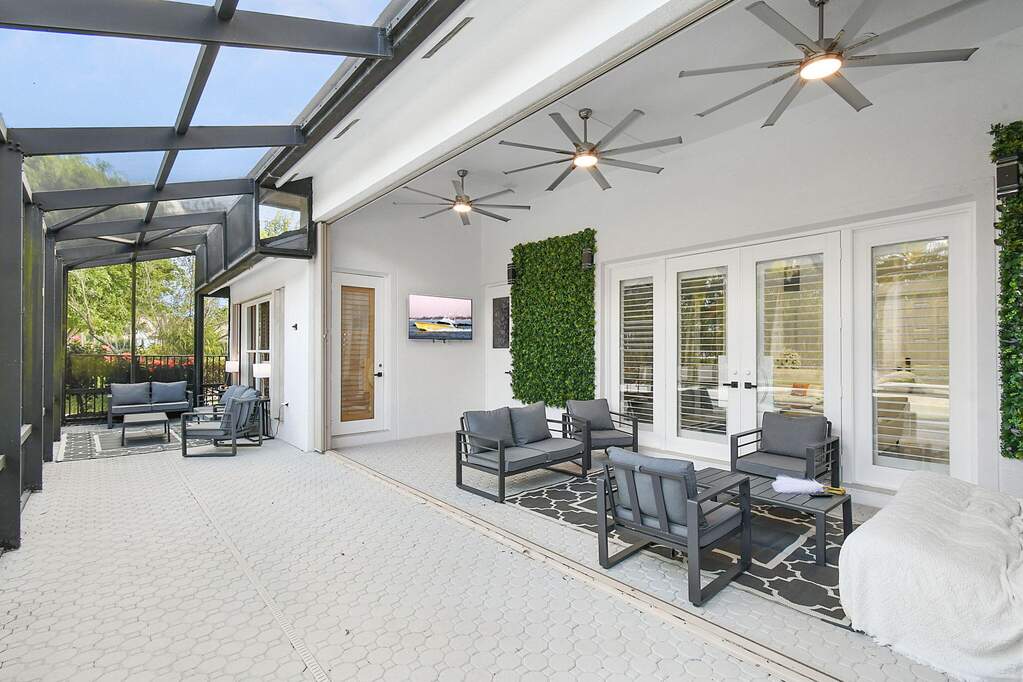 6 Bedroom Single Family Home/House's Image 29