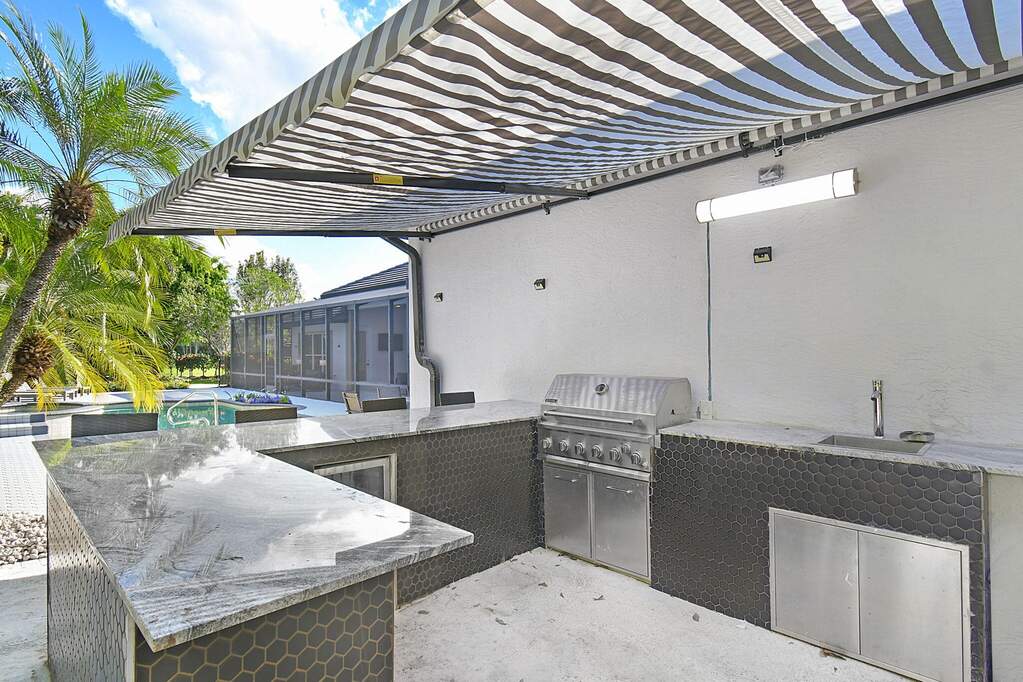 6 Bedroom Single Family Home/House's Image 31
