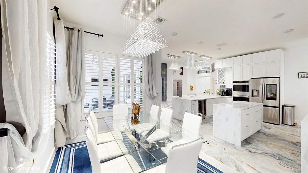 6 Bedroom Single Family Home/House's Image 6