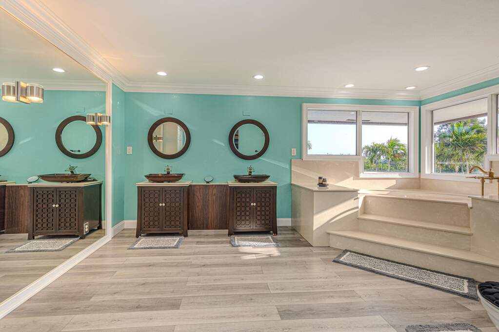 5 Bedroom Single Family Home/House's Image 11