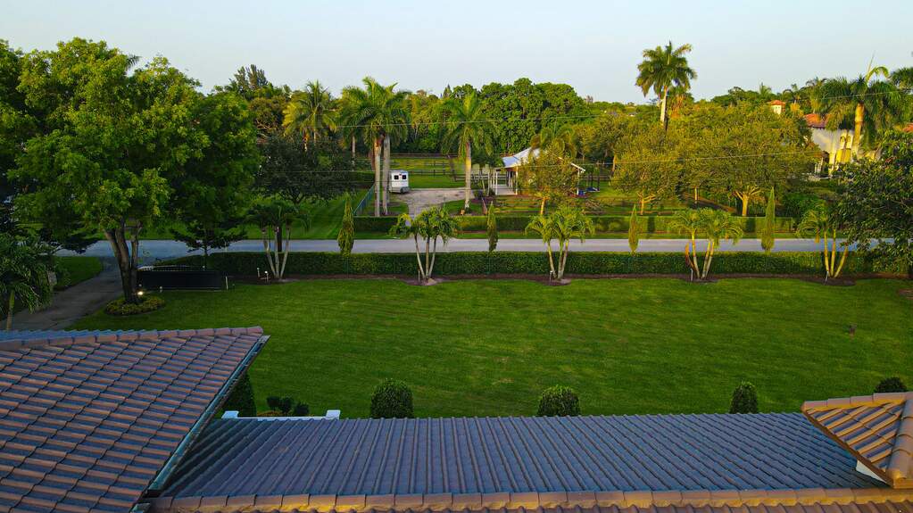 5 Bedroom Single Family Home/House's Image 24