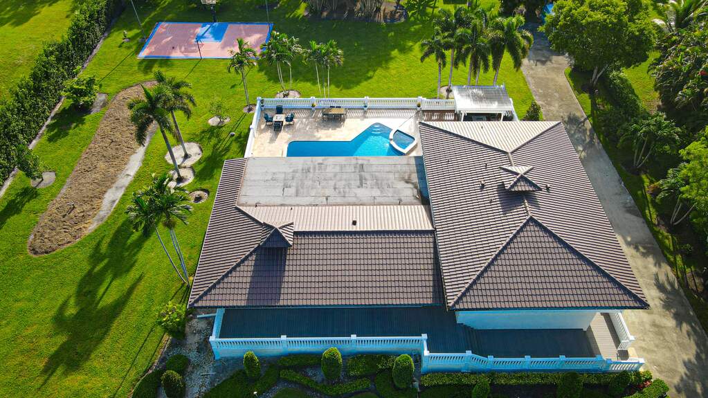 5 Bedroom Single Family Home/House's Image 35