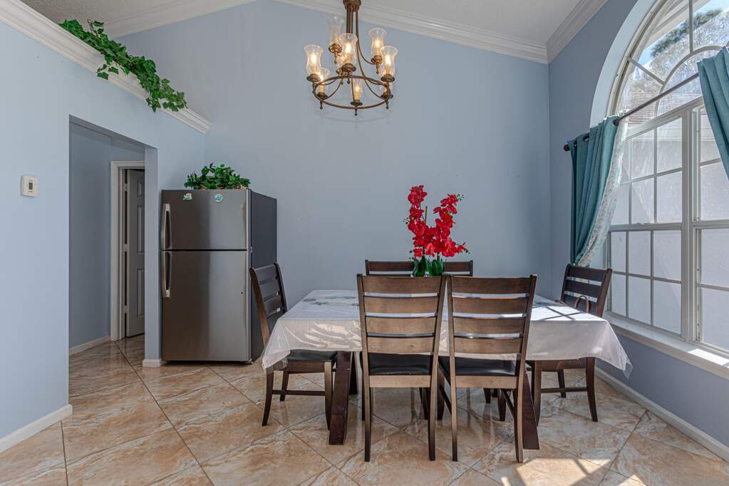 5 Bedroom Single Family Home/House's Image 14