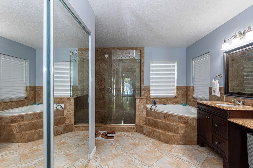 5 Bedroom Single Family Home/House's Image 25