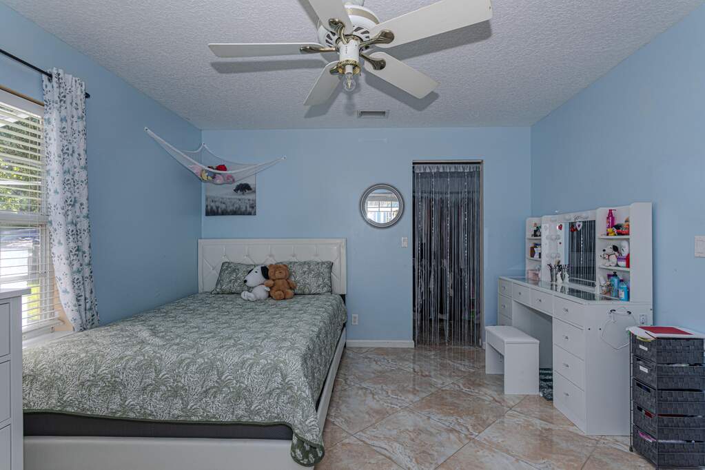 5 Bedroom Single Family Home/House's Image 32
