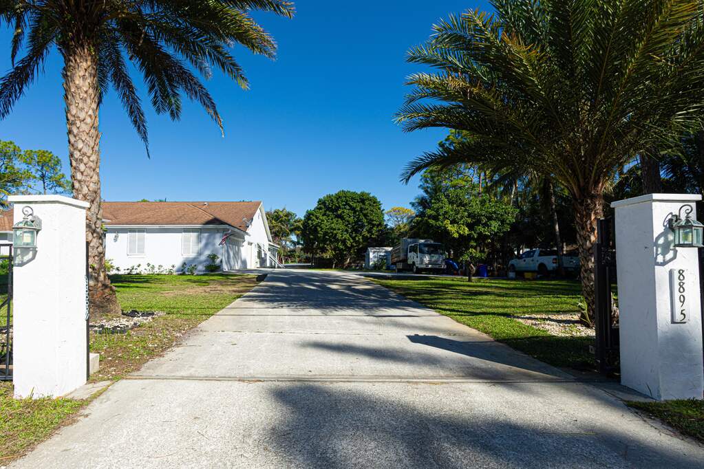 5 Bedroom Single Family Home/House's Image 3