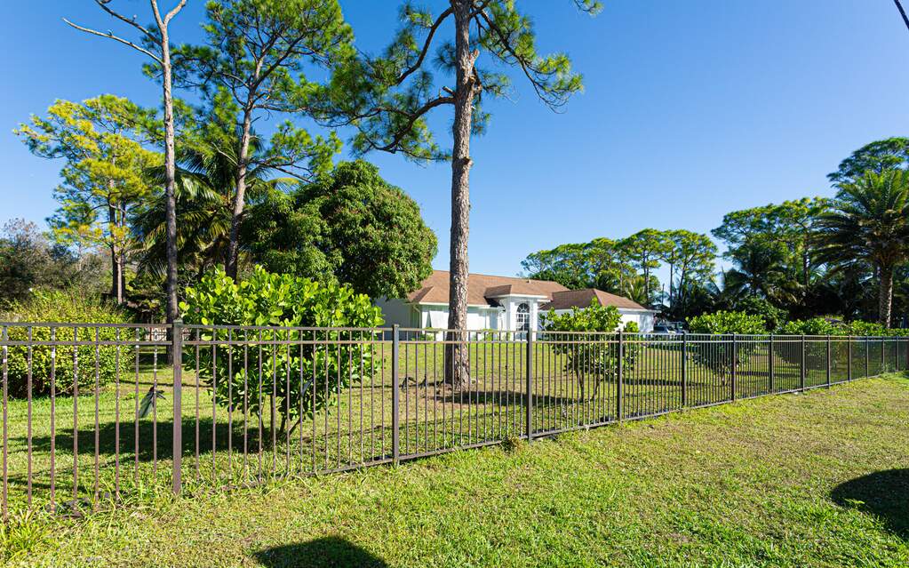 5 Bedroom Single Family Home/House's Image 4