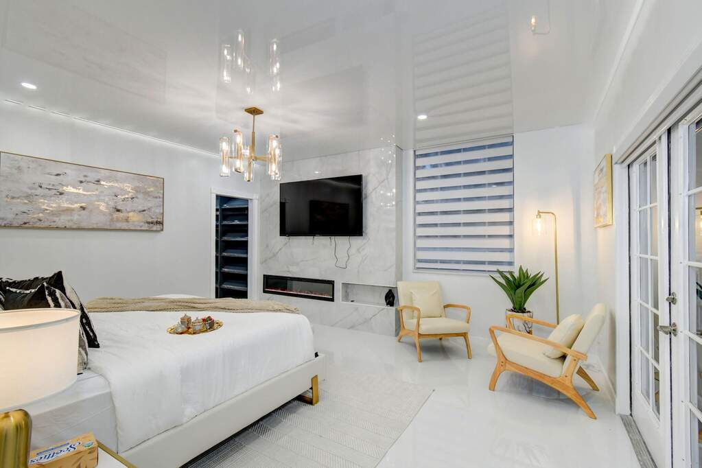 7 Bedroom Single Family Home/House's Image 11