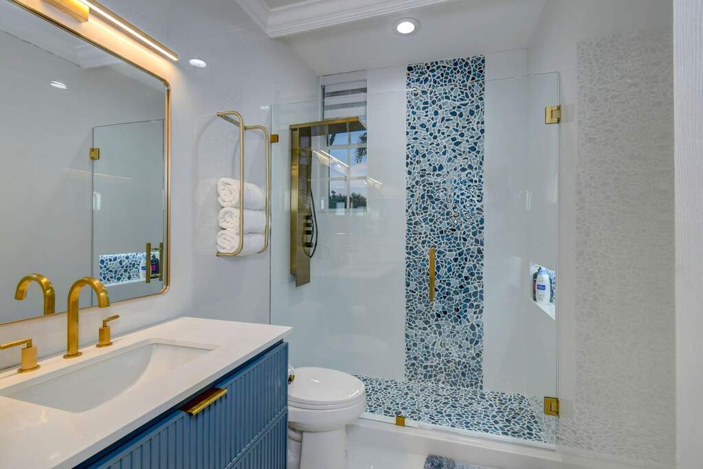 7 Bedroom Single Family Home/House's Image 19