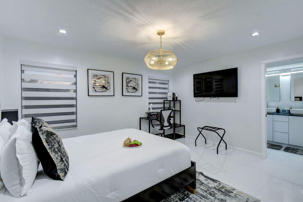 7 Bedroom Single Family Home/House's Image 31