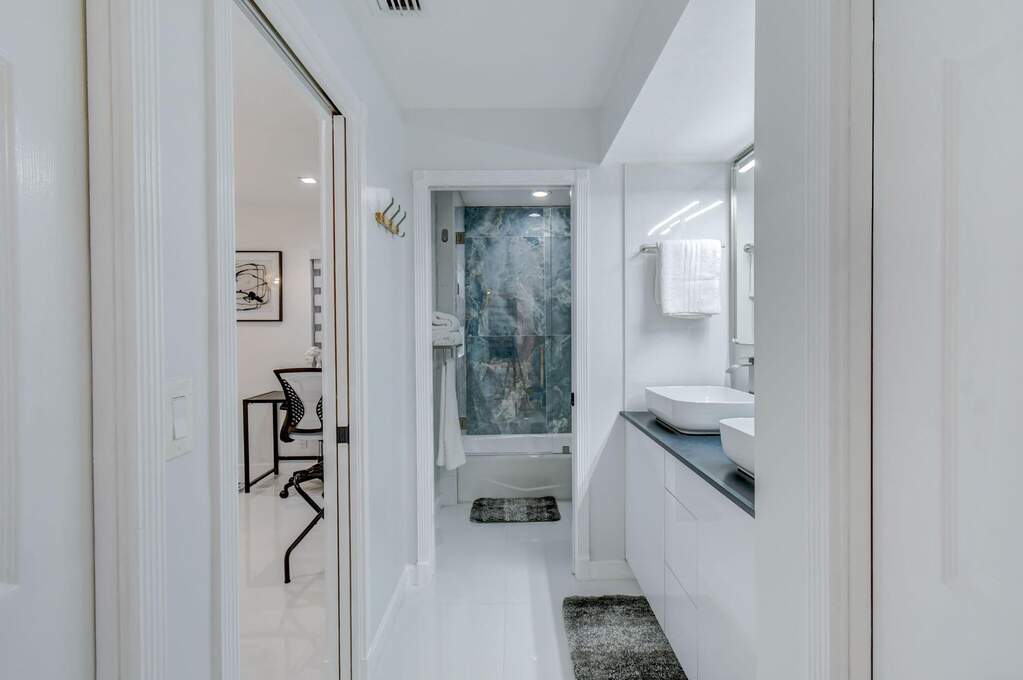 7 Bedroom Single Family Home/House's Image 32