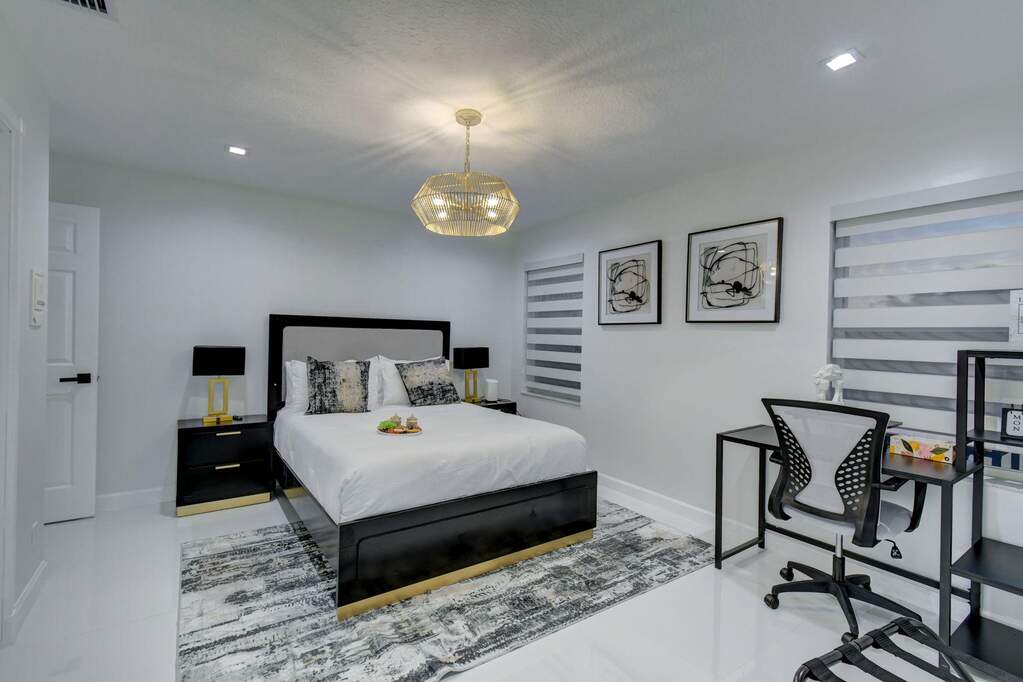 7 Bedroom Single Family Home/House's Image 33