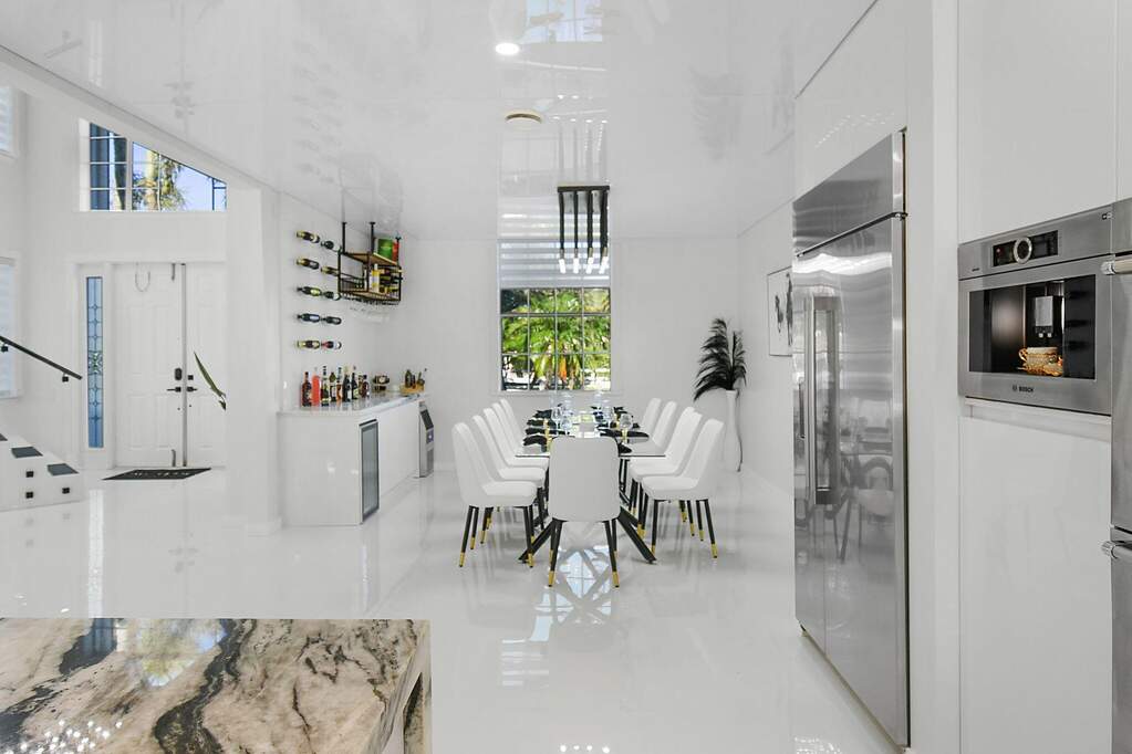 7 Bedroom Single Family Home/House's Image 37