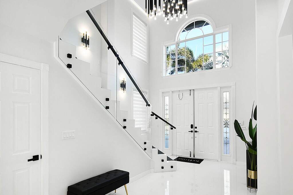7 Bedroom Single Family Home/House's Image 38