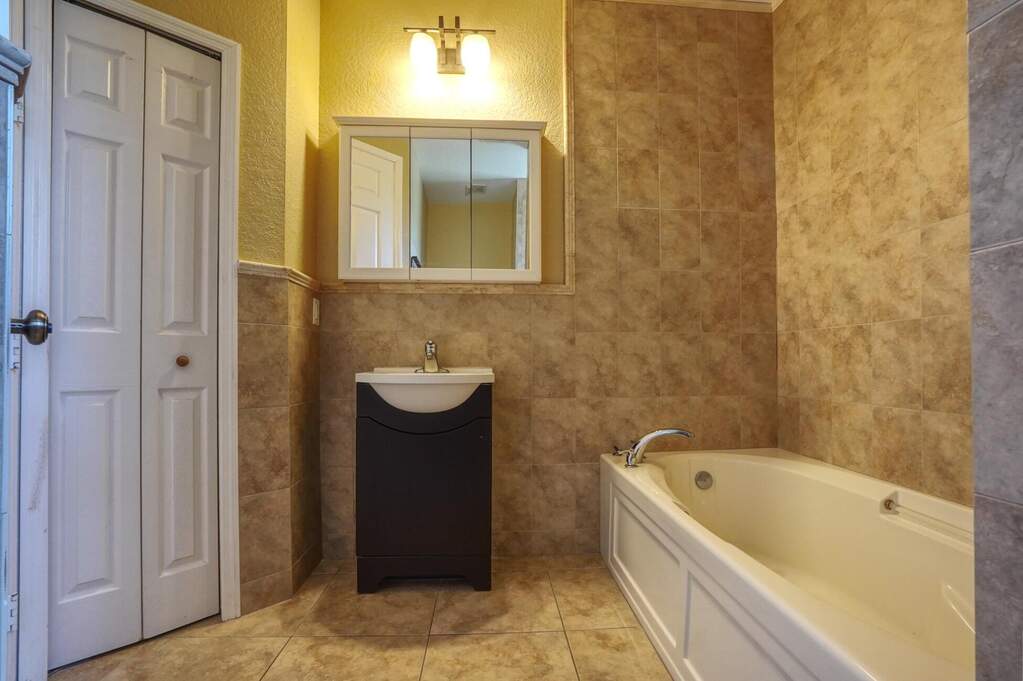 1 Bedroom Single Family Home/House's Image 5