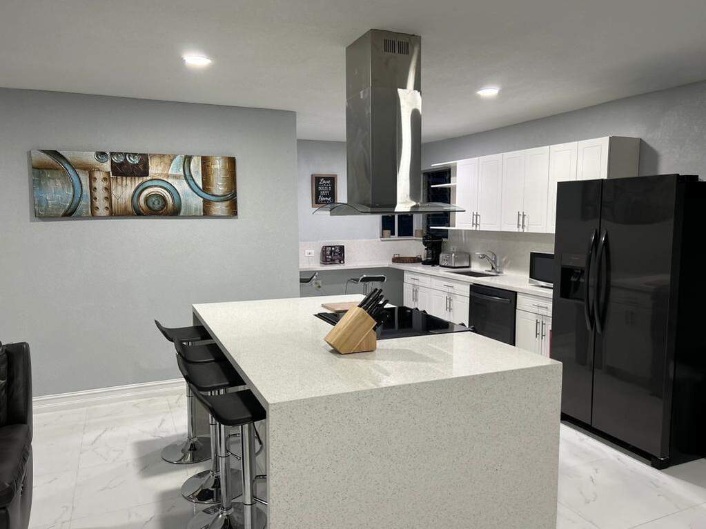 5 Bedroom Single Family Home/House's Image 8
