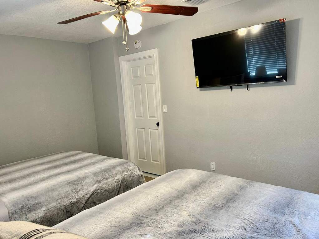 5 Bedroom Single Family Home/House's Image 31