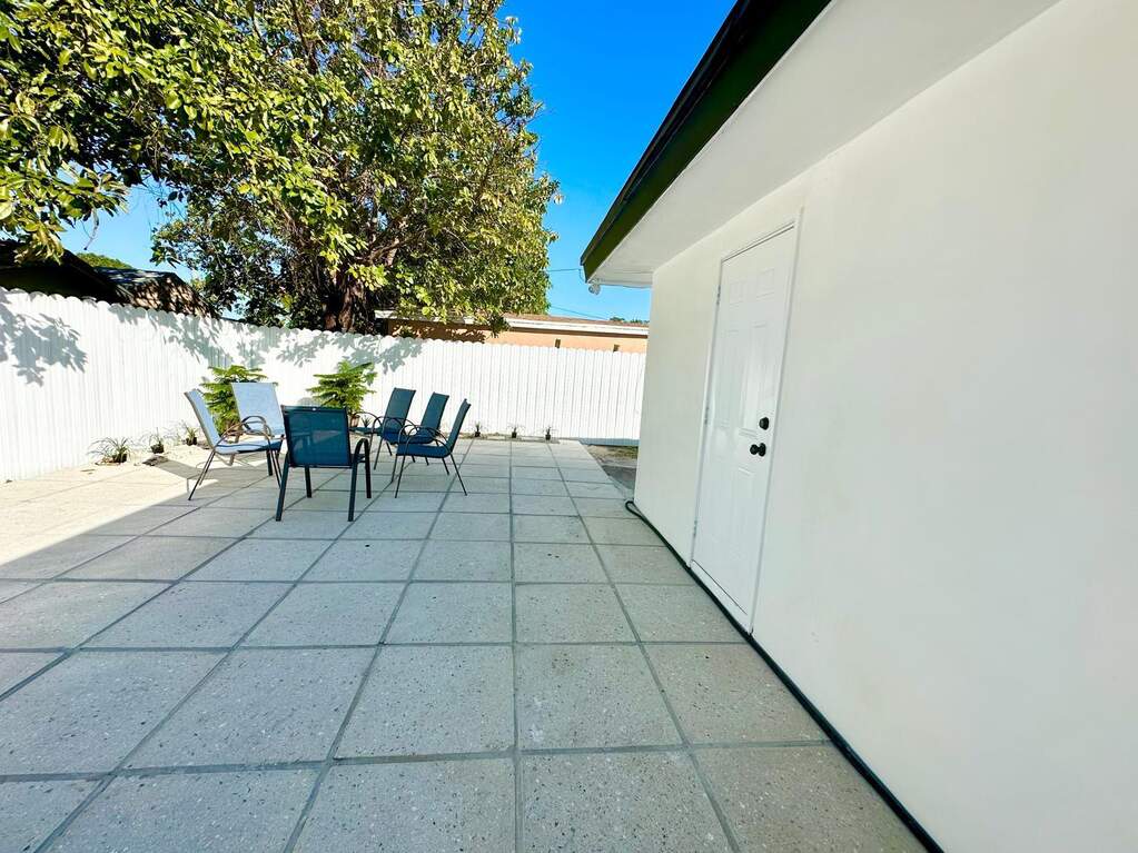 5 Bedroom Single Family Home/House's Image 38