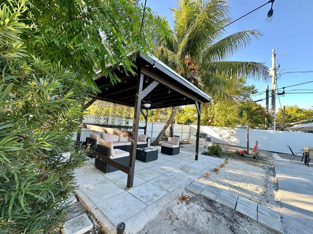 5 Bedroom Single Family Home/House's Image 42