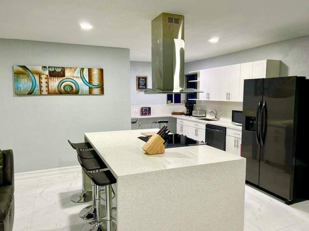 5 Bedroom Single Family Home/House's Image 5