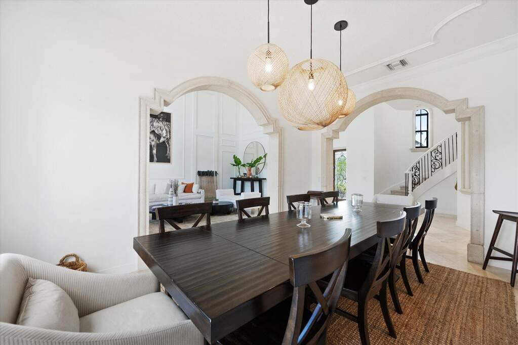 5 Bedroom Single Family Home/House's Image 10