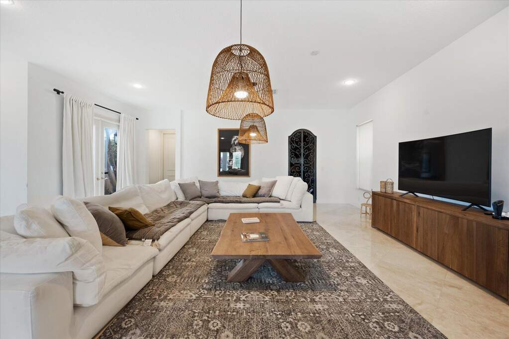 5 Bedroom Single Family Home/House's Image 13