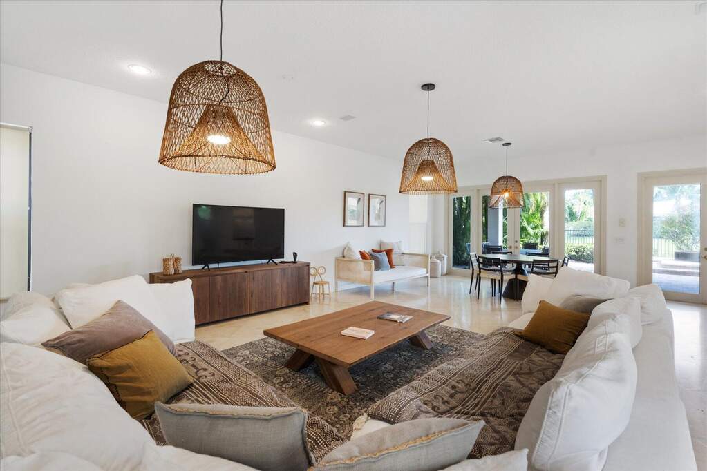 5 Bedroom Single Family Home/House's Image 14