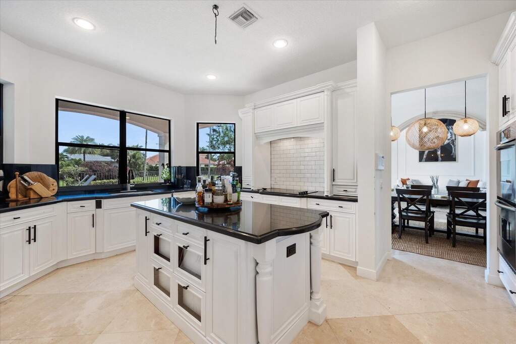 5 Bedroom Single Family Home/House's Image 16