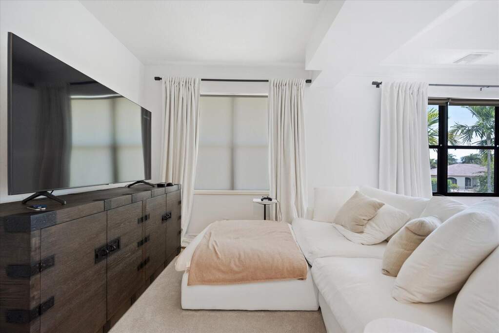 5 Bedroom Single Family Home/House's Image 28