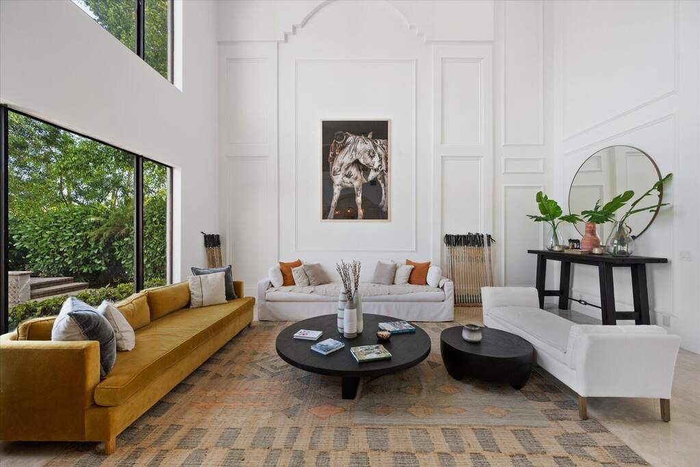 5 Bedroom Single Family Home/House's Image 3