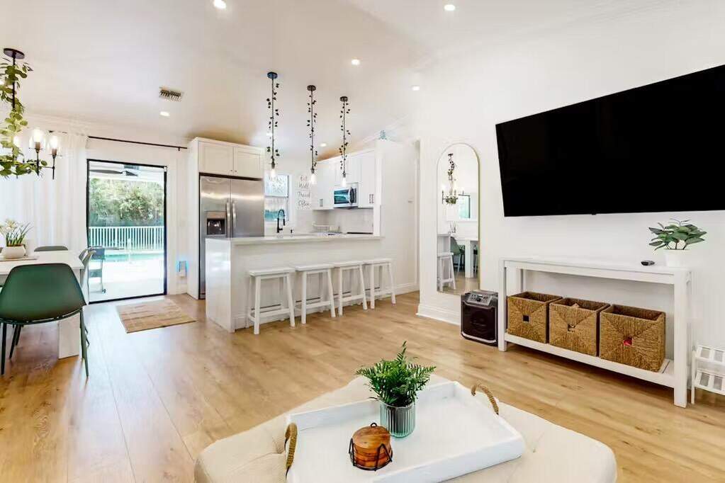 4 Bedroom Single Family Home/House's Image 3
