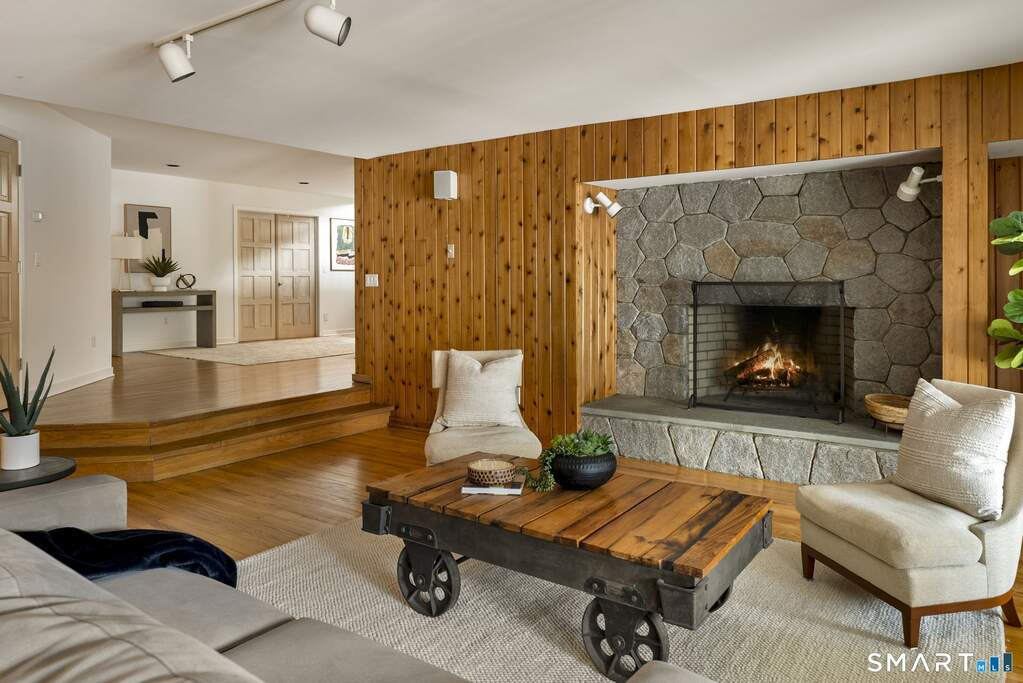 8 Bedroom Single Family Home/House's Image 13