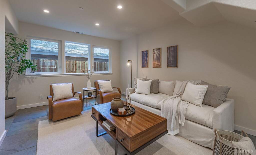 576 James Avenue photo