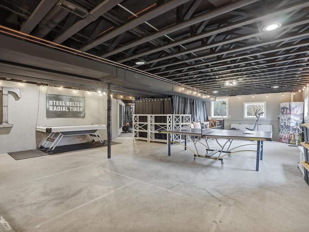 5 Bedroom Single Family Home/House's Image 43