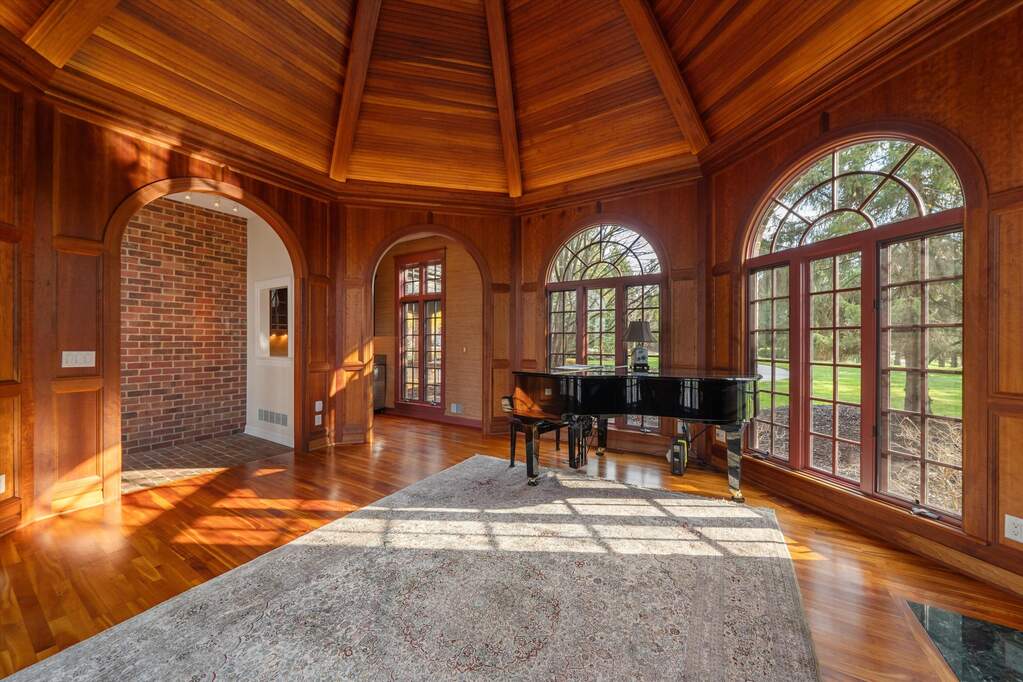 4 Bedroom Single Family Home/House's Image 16