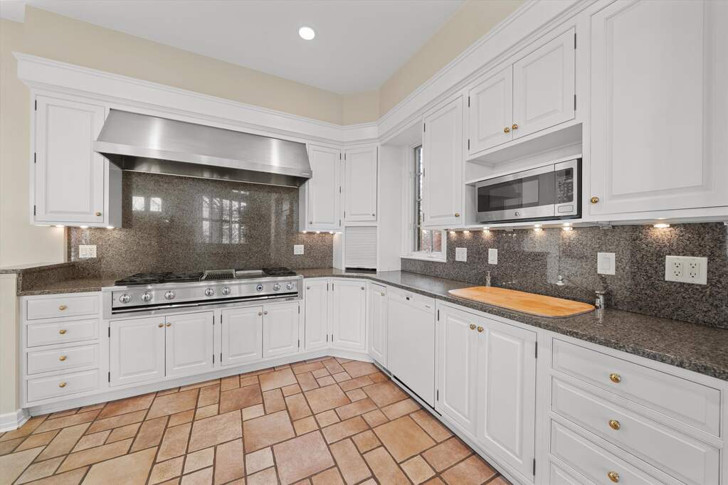 4 Bedroom Single Family Home/House's Image 27