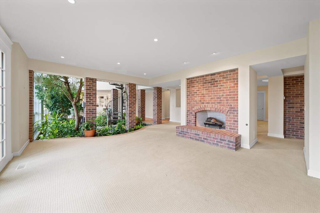 4 Bedroom Single Family Home/House's Image 38