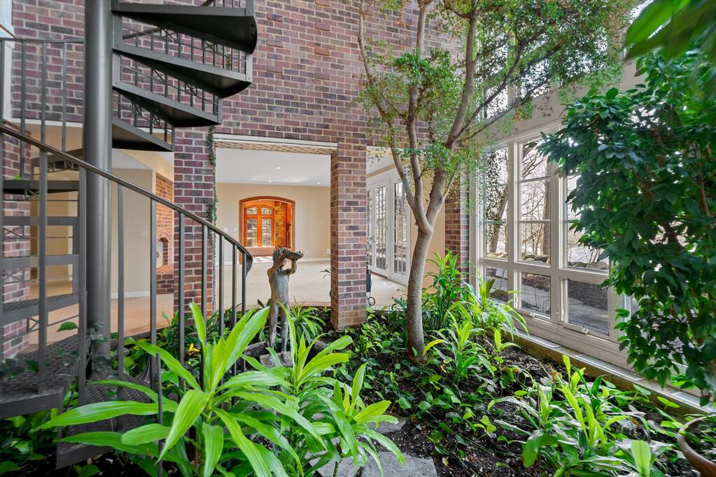 4 Bedroom Single Family Home/House's Image 44